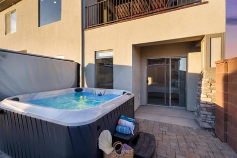 Hurricane UT: Sleeps 19, Private Hot Tub, Resort