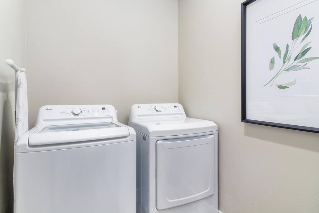 hurricane-ut:-sleeps-19-private-hot-tub-resort/