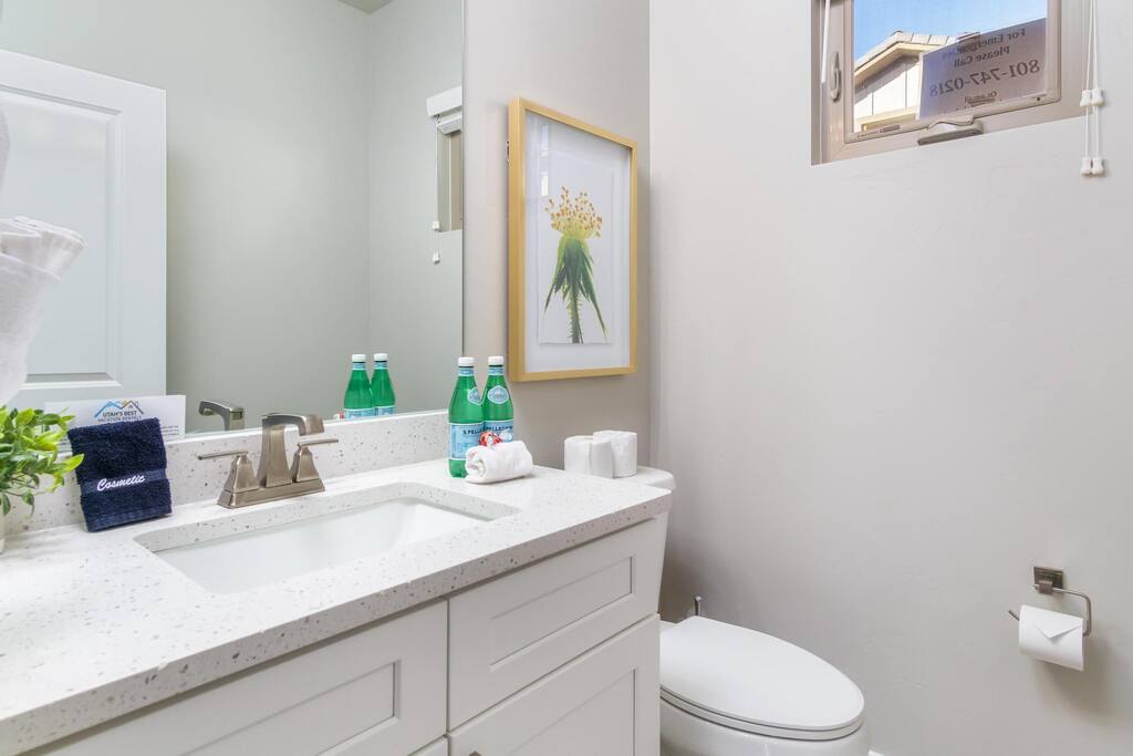 hurricane-ut:-sleeps-19-private-hot-tub-resort/