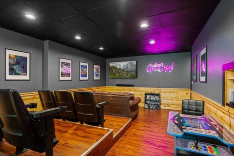 Perfect Location! w/ Theater, Arcade, Hot tub