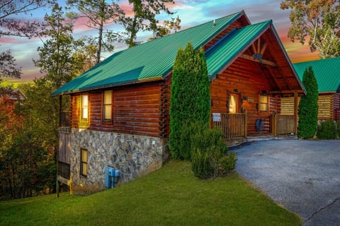 Perfect Location! w/ Theater, Arcade, Hot tub