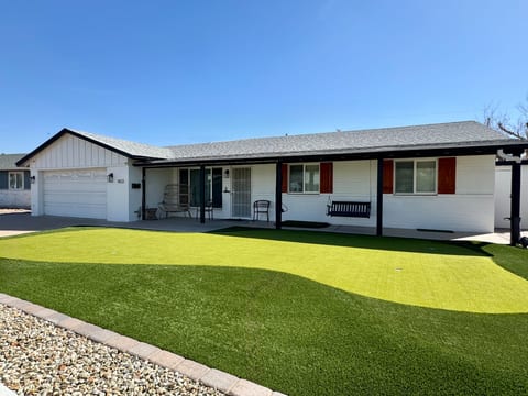 Scottsdale Home (Pool, Putting Green, Proximity)
