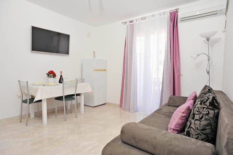 Apartment Lenka Mato - Unit 371475-13