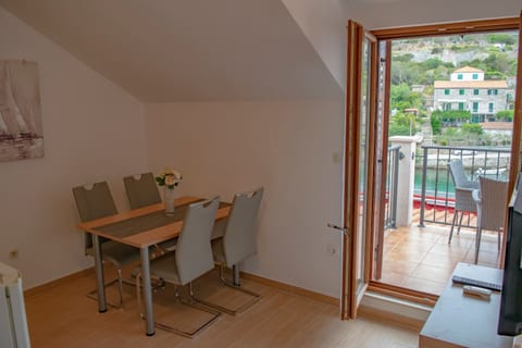Apartments Daira - Unit 371522-13