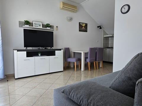 Apartment Den - Unit 371578-13