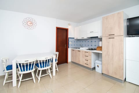 Apartment Den - Unit 371579-13