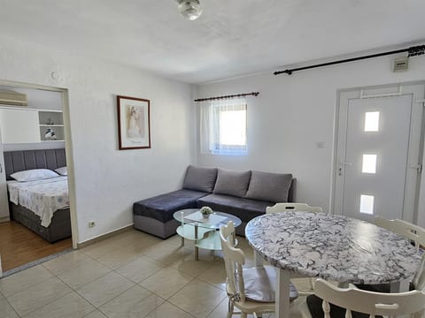 Apartment Den - Unit 371579-13