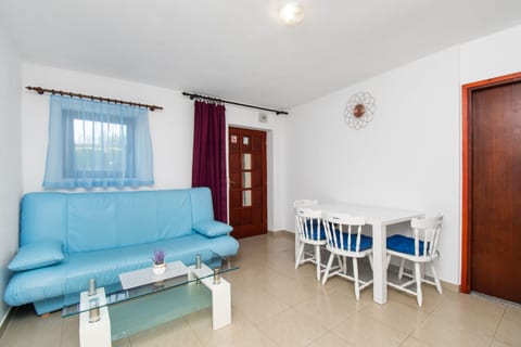 Apartment Den - Unit 371579-13
