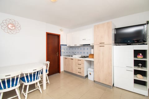 Apartment Den - Unit 371579-13