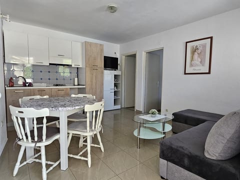 Apartment Den - Unit 371579-13
