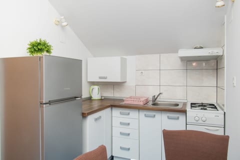 Apartment Den - Unit 373395-13