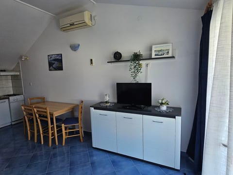 Apartment Den - Unit 373395-13