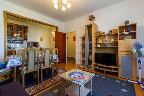 Apartment VV - Unit 373875-13
