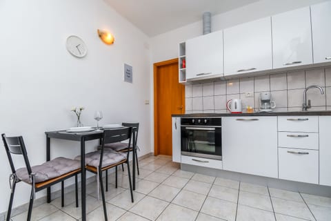 Apartment Mara - Unit 371594-13