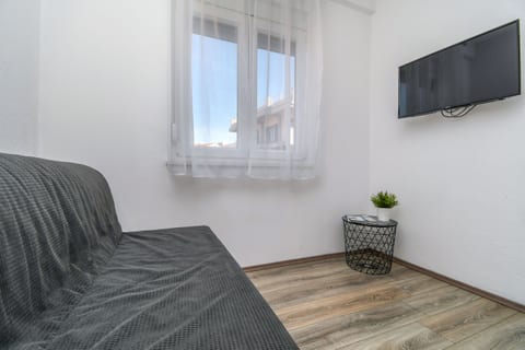 Apartment Mara - Unit 371595-13