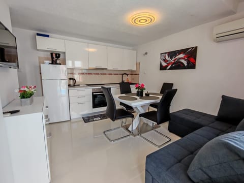 Apartment Mihovilovic - Unit 371623-13
