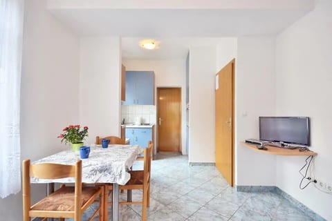 Apartment Toma - Unit 371650-13