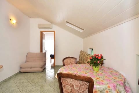 Apartment Toma - Unit 371652-13