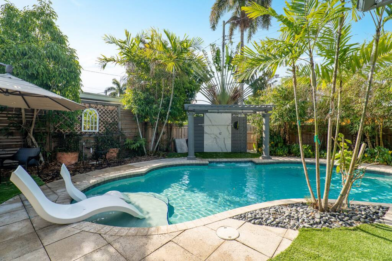 holly's-hacienda-w-heated-pool-+-patio-area/