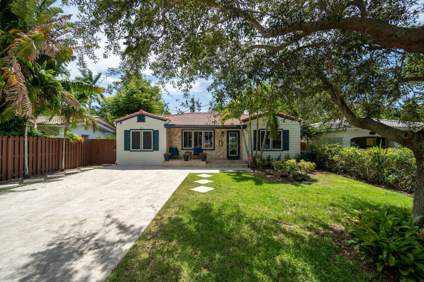 Victoria Park Oasis w/ Heated Pool and More