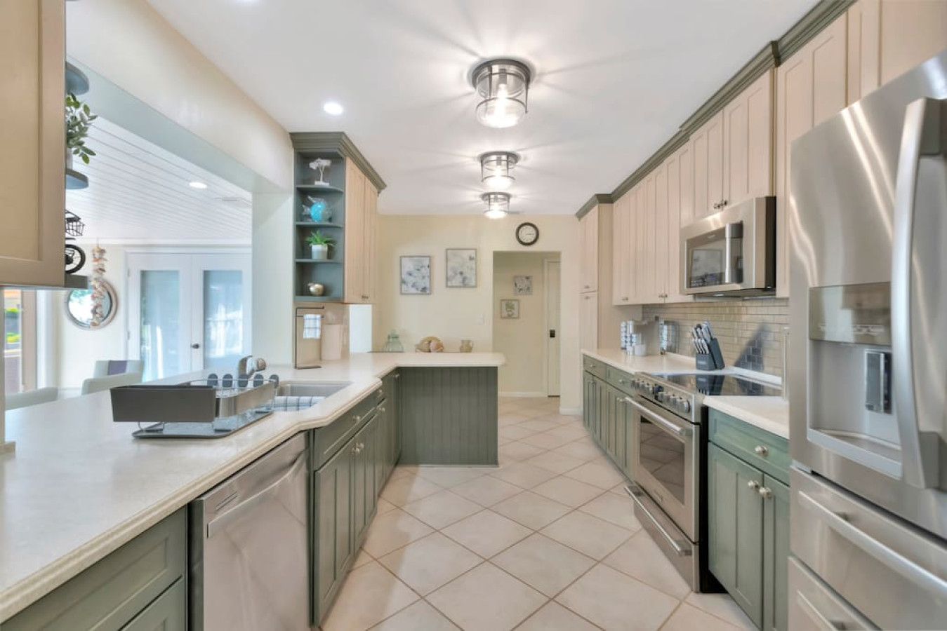 Modern marvel meets culinary haven. This kitchen is where magic happens.