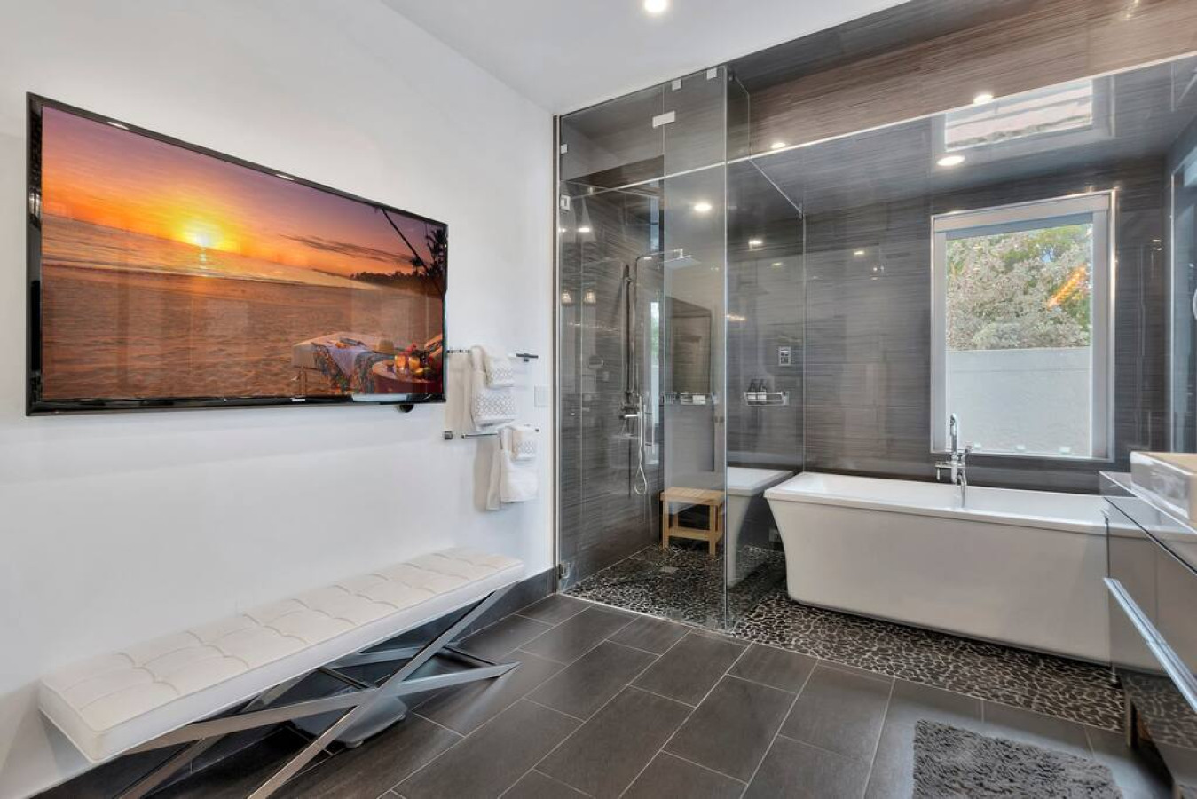 Lynora's Luxe Estate - Modern Design & Heated Pool - Fort Lauderdale