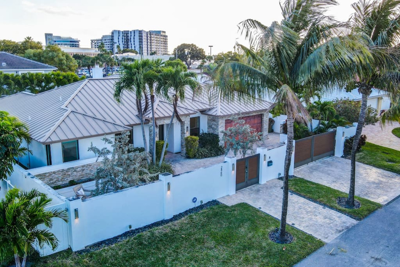 Lynora's Luxe Estate - Modern Design & Heated Pool - Fort Lauderdale