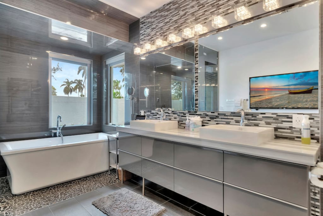 Lynora's Luxe Estate - Modern Design & Heated Pool - Fort Lauderdale