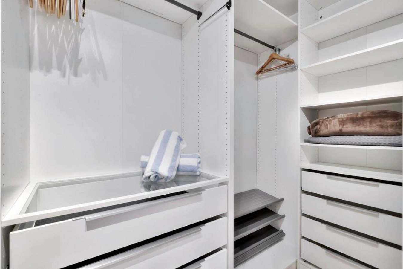 Lynora's Luxe Estate - Modern Design & Heated Pool - Fort Lauderdale