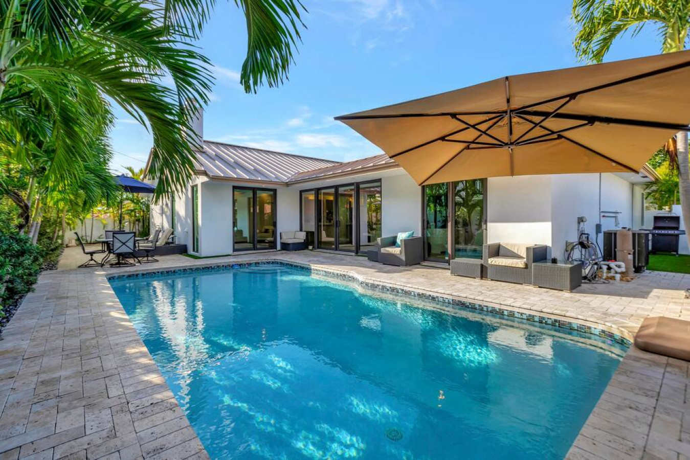 Lynora's Luxe Estate - Modern Design & Heated Pool - Fort Lauderdale