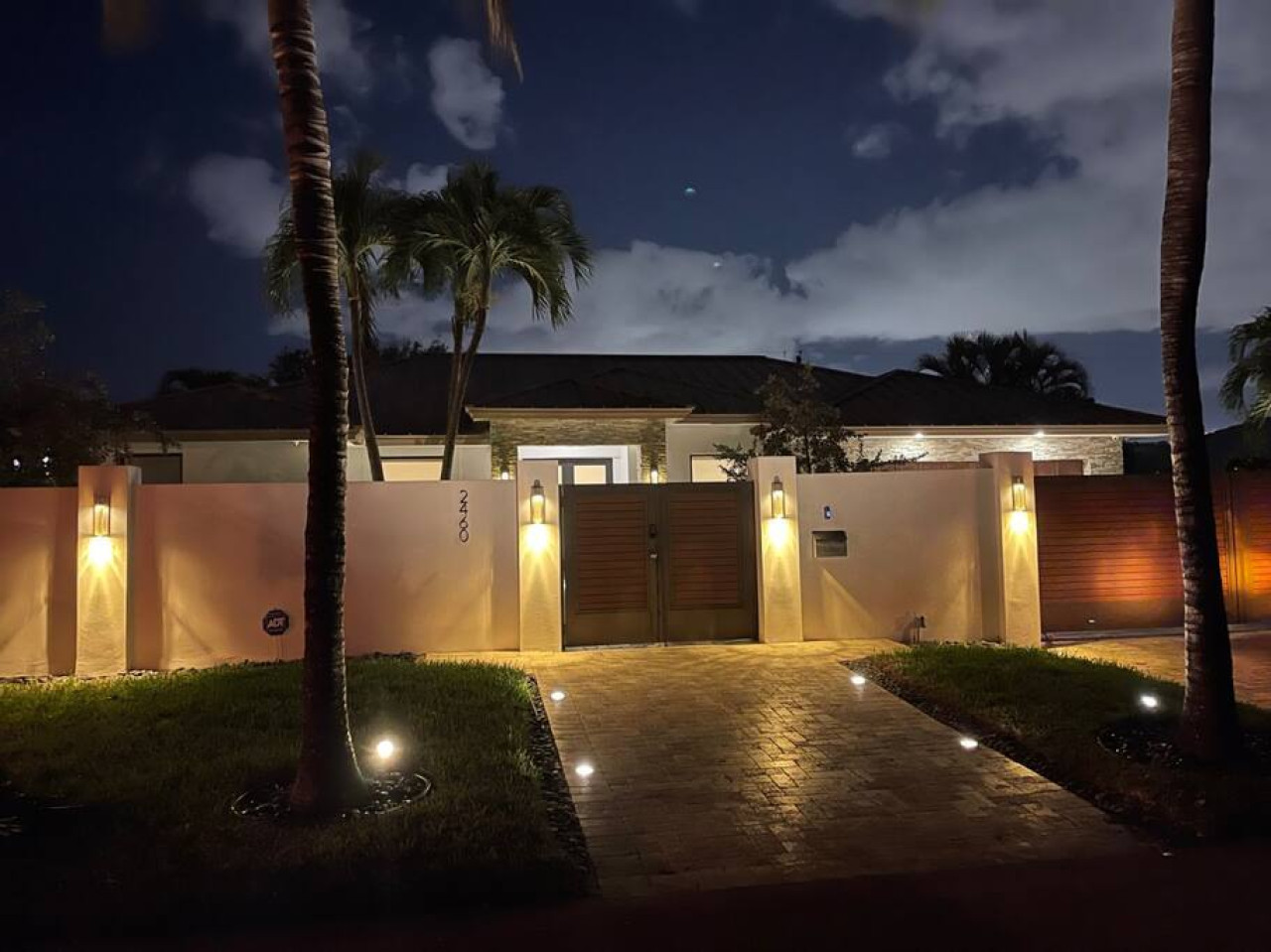 Lynora's Luxe Estate - Modern Design & Heated Pool - Fort Lauderdale