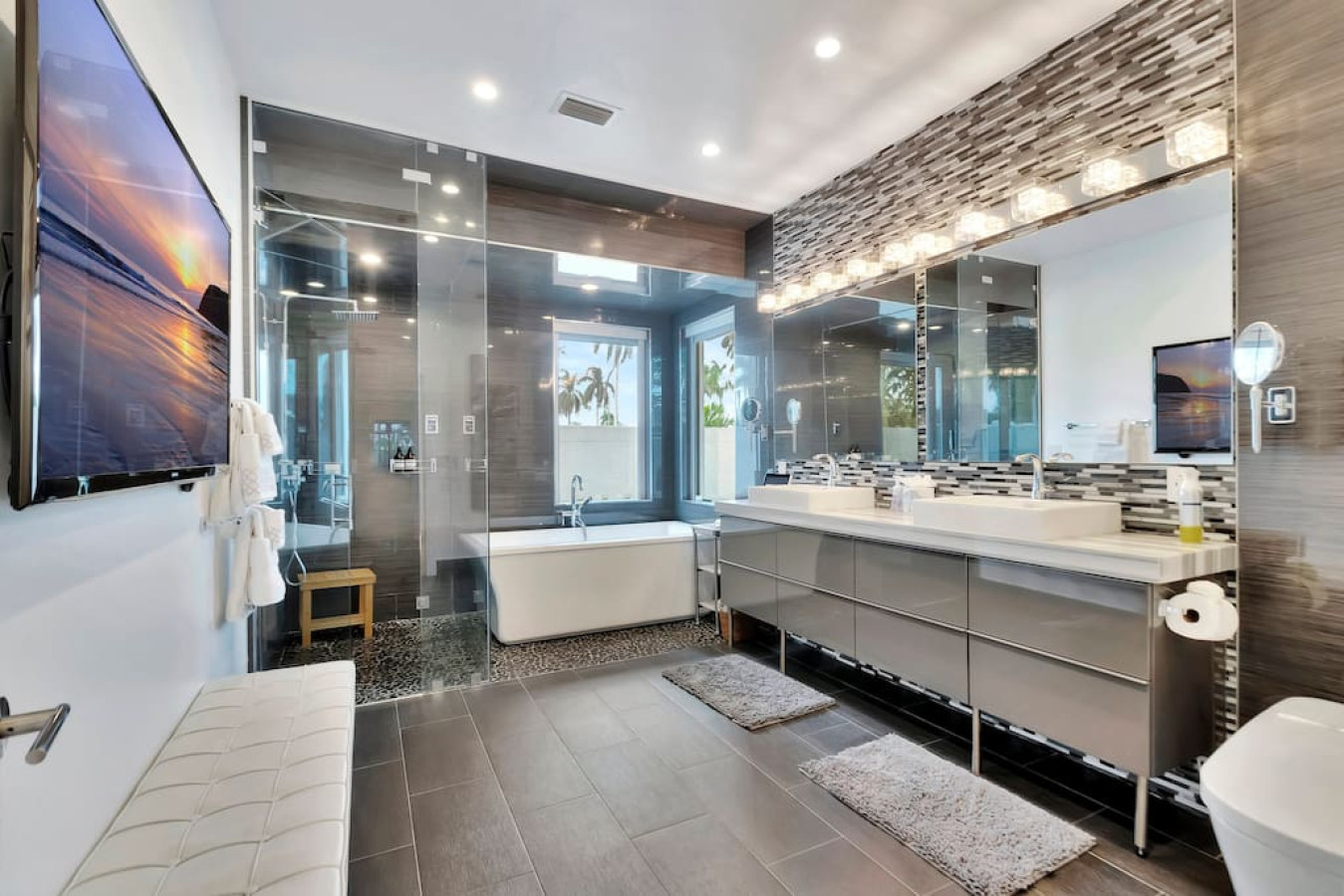 Lynora's Luxe Estate - Modern Design & Heated Pool - Fort Lauderdale