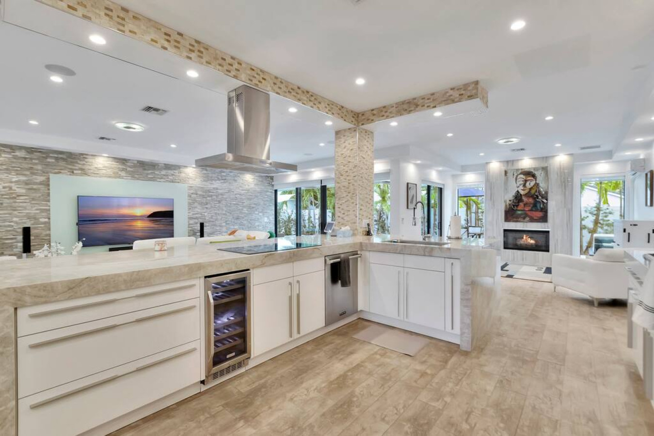 Lynora's Luxe Estate - Modern Design & Heated Pool - Fort Lauderdale