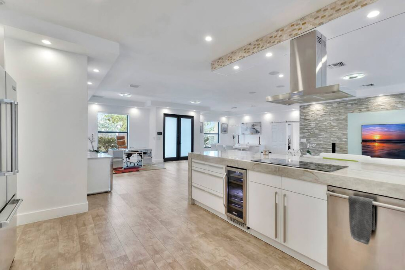 From family breakfasts to gourmet dinners, this kitchen is ready for anything.