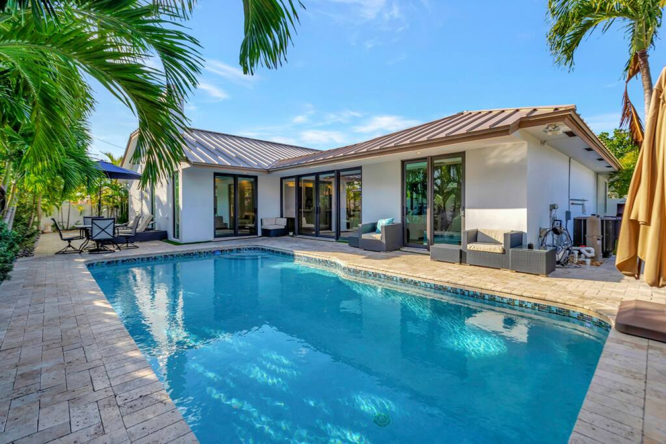 Lynora's Luxe Estate - Modern Design & Heated Pool - Fort Lauderdale