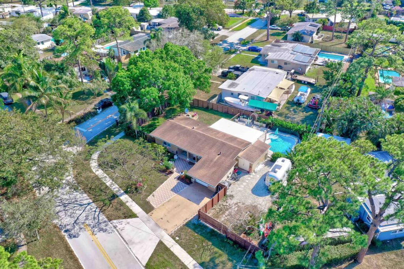 The Brophy House - 3br/2ba + New Pool & Garage (30 DAY MINIMUM RENTAL) - Plantation