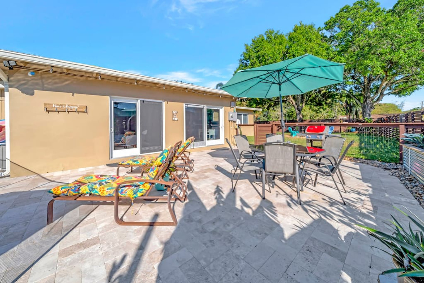The Brophy House - 3br/2ba + New Pool & Garage (30 DAY MINIMUM RENTAL) - Plantation