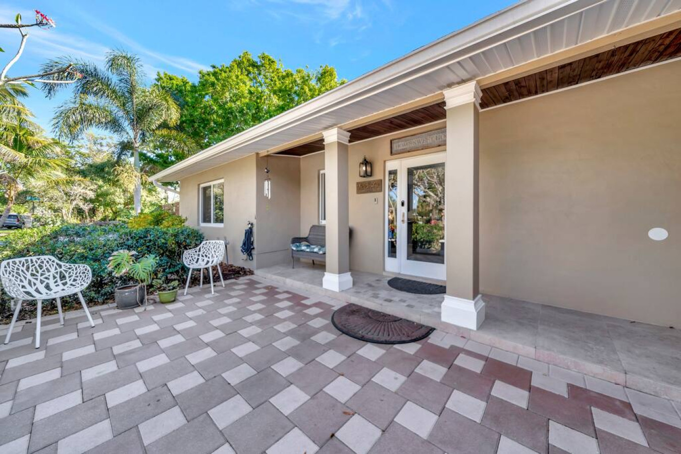 The Brophy House - 3br/2ba + New Pool & Garage (30 DAY MINIMUM RENTAL) - Plantation