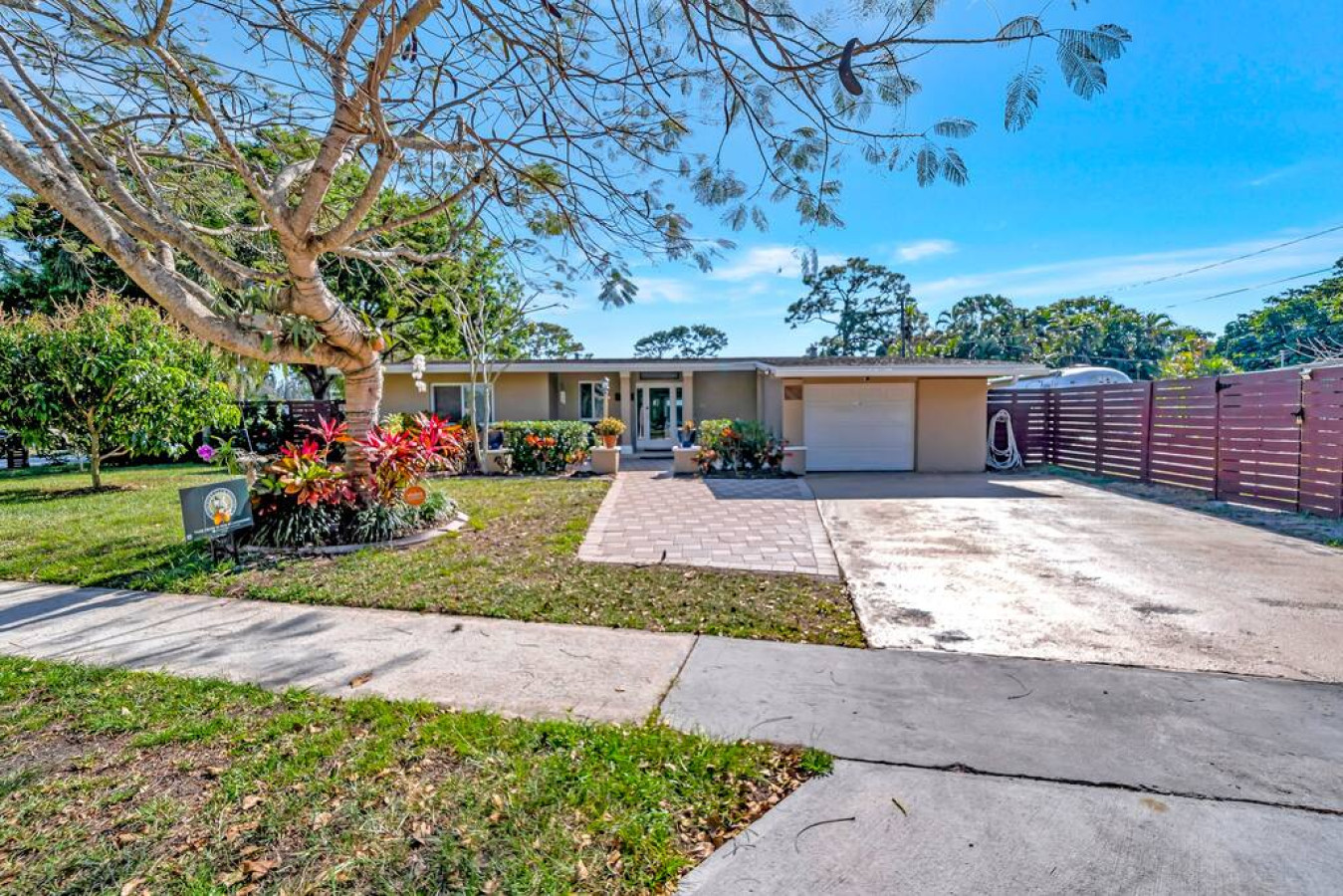 The Brophy House - 3br/2ba + New Pool & Garage (30 DAY MINIMUM RENTAL) - Plantation