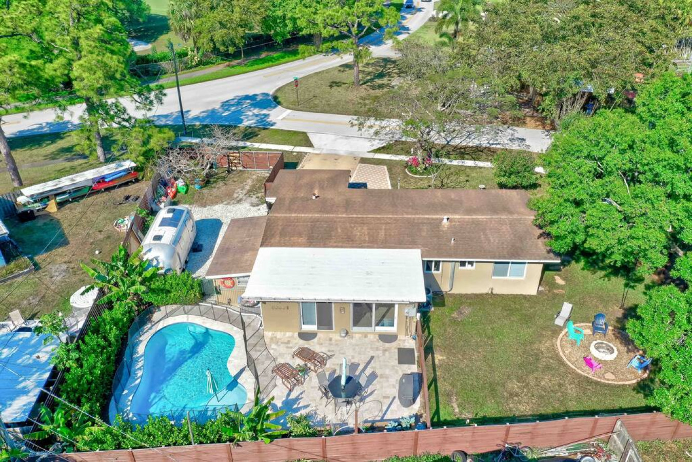 This view is giving me all the vacation vibes, even when I'm not on vacation. ✈️