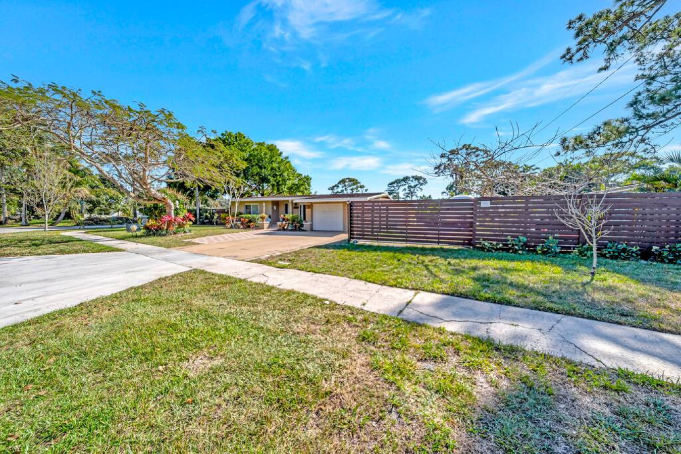 The Brophy House - 3br/2ba + New Pool & Garage (30 DAY MINIMUM RENTAL) - Plantation