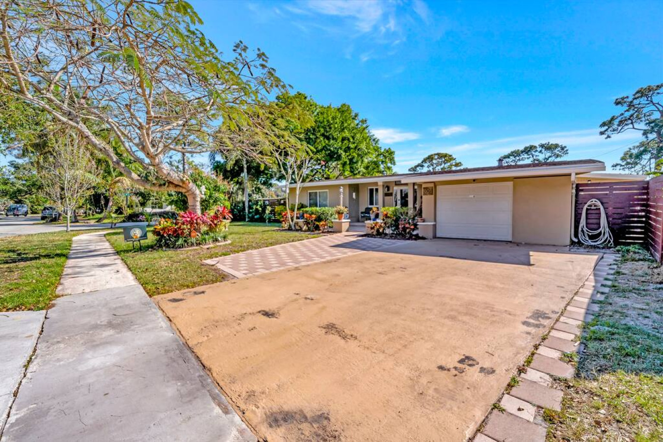 The Brophy House - 3br/2ba + New Pool & Garage (30 DAY MINIMUM RENTAL) - Plantation