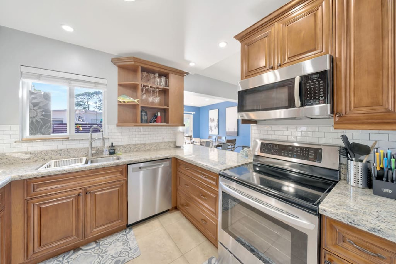 The Brophy House - 3br/2ba + New Pool & Garage (30 DAY MINIMUM RENTAL) - Plantation