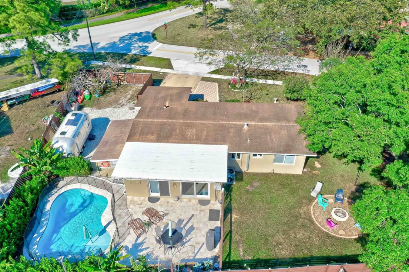The Brophy House - 3br/2ba + New Pool & Garage (30 DAY MINIMUM RENTAL) - Plantation