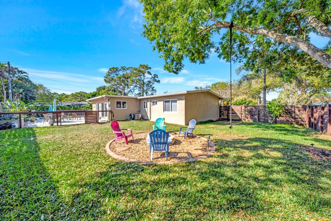 The Brophy House - 3br/2ba + New Pool & Garage (30 DAY MINIMUM RENTAL) - Plantation