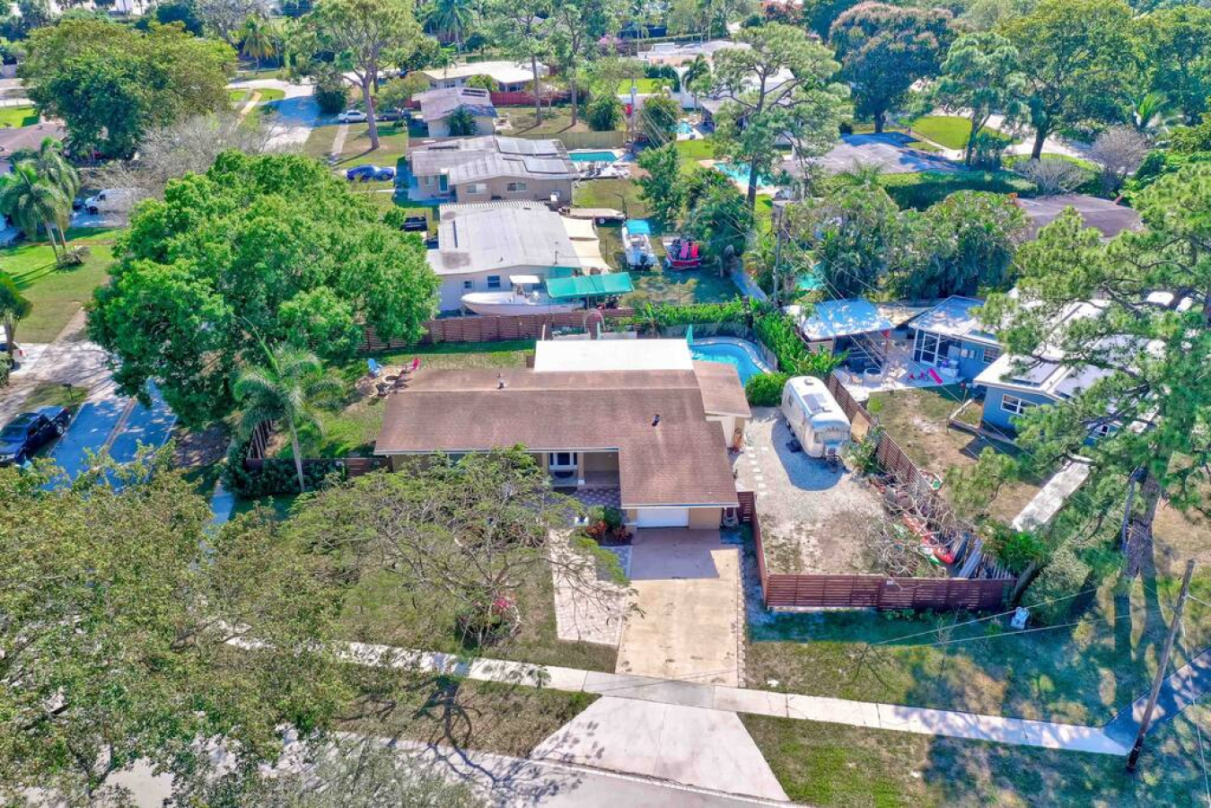 The Brophy House - 3br/2ba + New Pool & Garage (30 DAY MINIMUM RENTAL) - Plantation