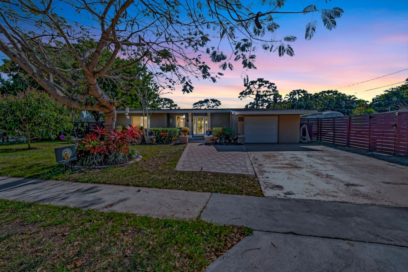 The Brophy House - 3br/2ba + New Pool & Garage (30 DAY MINIMUM RENTAL) - Plantation