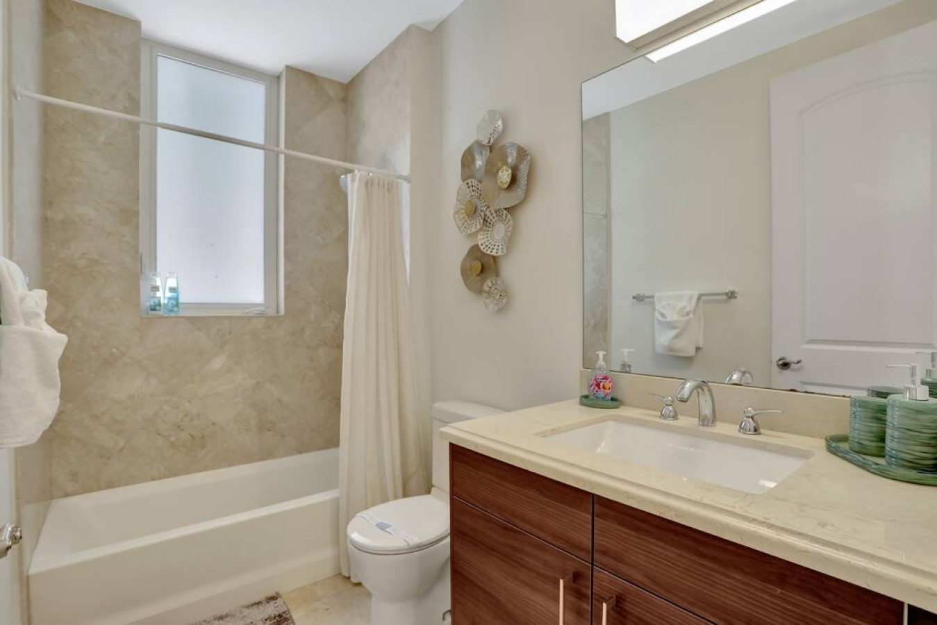 Coastal Condo Retreat: 3BR 2.5BA in Deerfield - Deerfield Beach