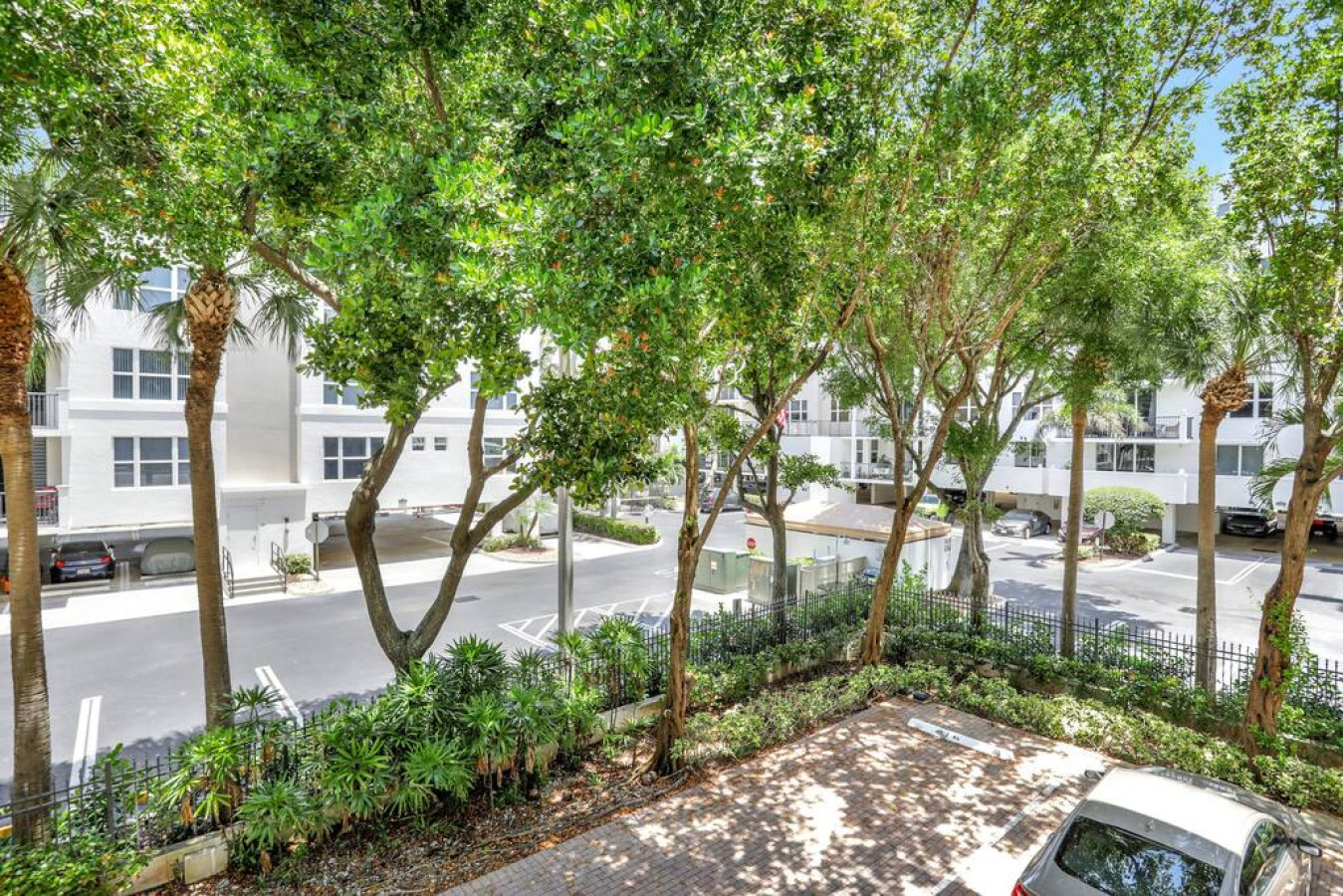 Coastal Condo Retreat: 3BR 2.5BA in Deerfield - Deerfield Beach