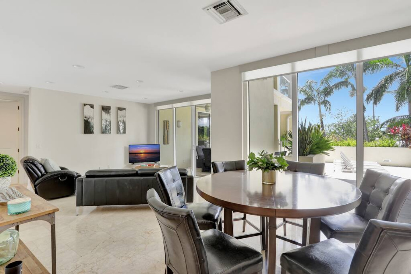 Coastal Condo Retreat: 3BR 2.5BA in Deerfield - Deerfield Beach